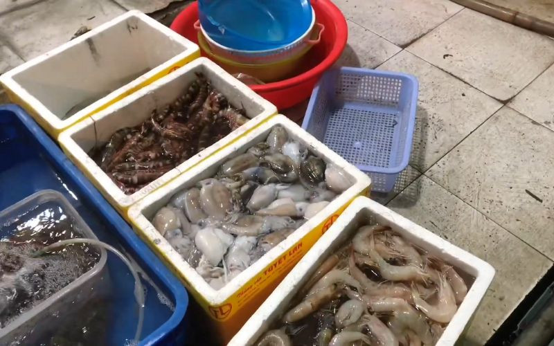 Hải sản tươi ngon được chế biến tại đảo Thạnh An Cần Giờ
