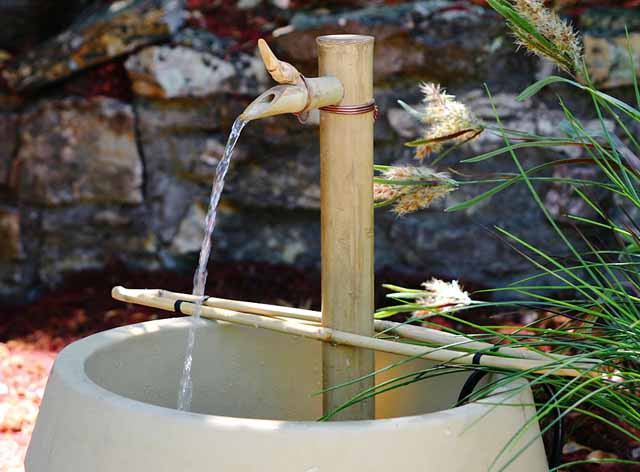 Đài phun nước đẹp làm bằng tre tự nhiên