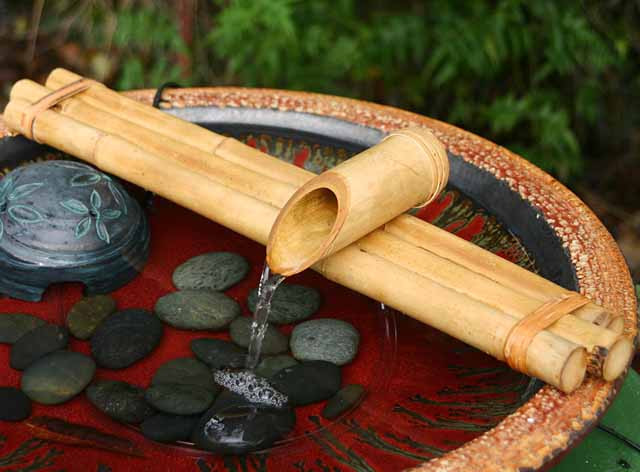 Đài phun nước tre đơn giản, tiết kiệm nước