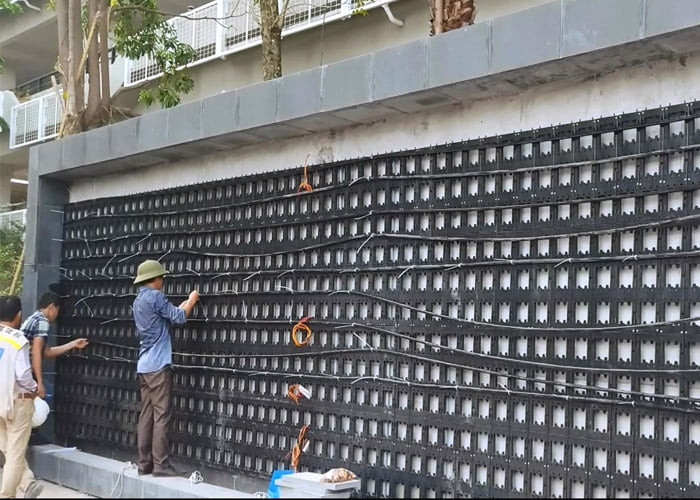 Lắp hệ thống tưới nước tự động