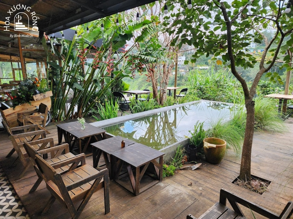 Không gian Cafe In The Forest Đà Lạt giữa rừng thông