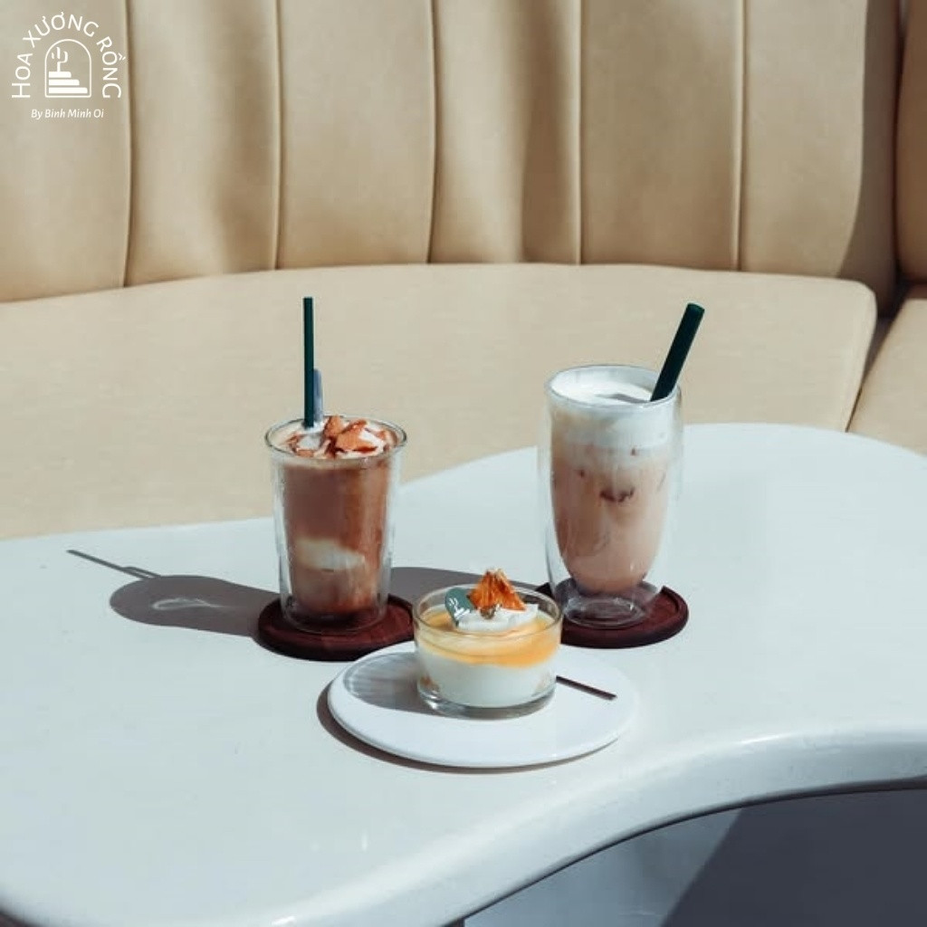 Ly cà phê và đồ uống tại Hoa Xương Rồng Cafe