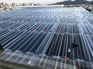 Làm khung sắt treo lan, lợp poly lấy sáng giàn lan